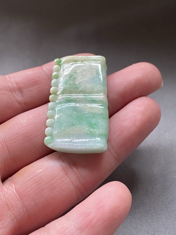 古玩玉器創(chuàng)匯期翡翠雕“節(jié)節(jié)高升”掛件拍賣，當(dāng)前價(jià)格2600元