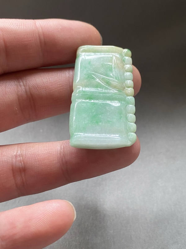 古玩玉器創(chuàng)匯期翡翠雕“節(jié)節(jié)高升”掛件拍賣，當(dāng)前價(jià)格2600元