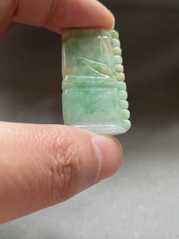 古玩玉器創(chuàng)匯期翡翠雕“節(jié)節(jié)高升”掛件拍賣，當(dāng)前價(jià)格2600元