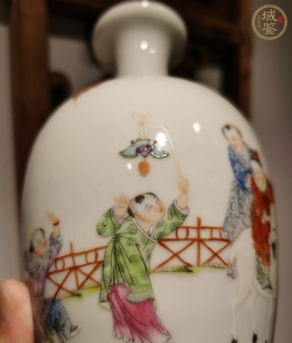 古玩陶瓷三羊開(kāi)泰粉彩盤口瓶真品鑒賞圖