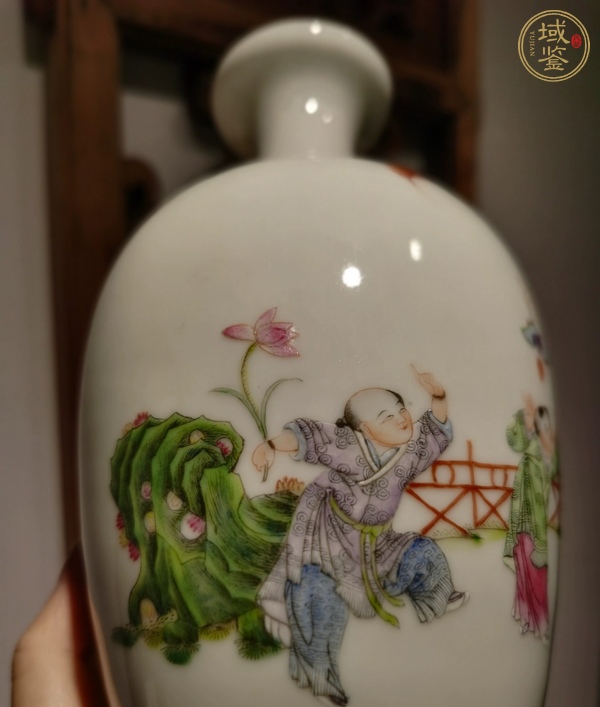 古玩陶瓷三羊開(kāi)泰粉彩盤口瓶真品鑒賞圖