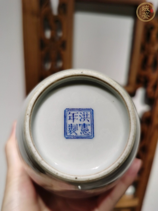 古玩陶瓷三羊開(kāi)泰粉彩盤口瓶真品鑒賞圖