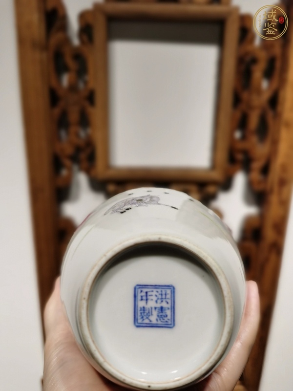 古玩陶瓷三羊開(kāi)泰粉彩盤口瓶真品鑒賞圖