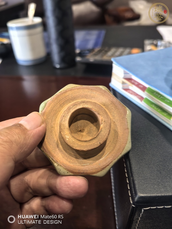 古玩陶瓷龍泉青瓷刻花八棱罐真品鑒賞圖
