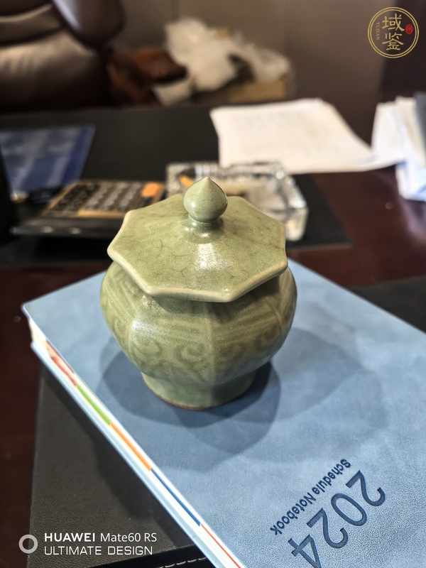古玩陶瓷龍泉青瓷刻花八棱罐真品鑒賞圖