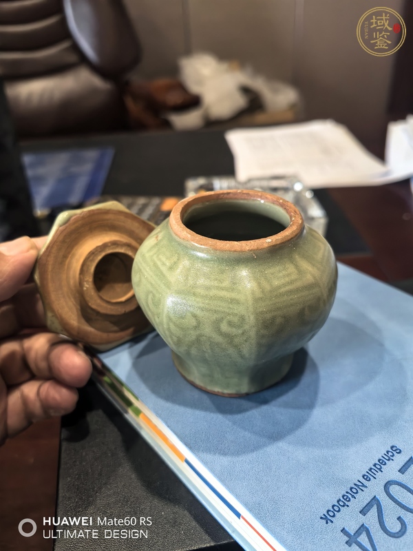 古玩陶瓷龍泉青瓷刻花八棱罐真品鑒賞圖