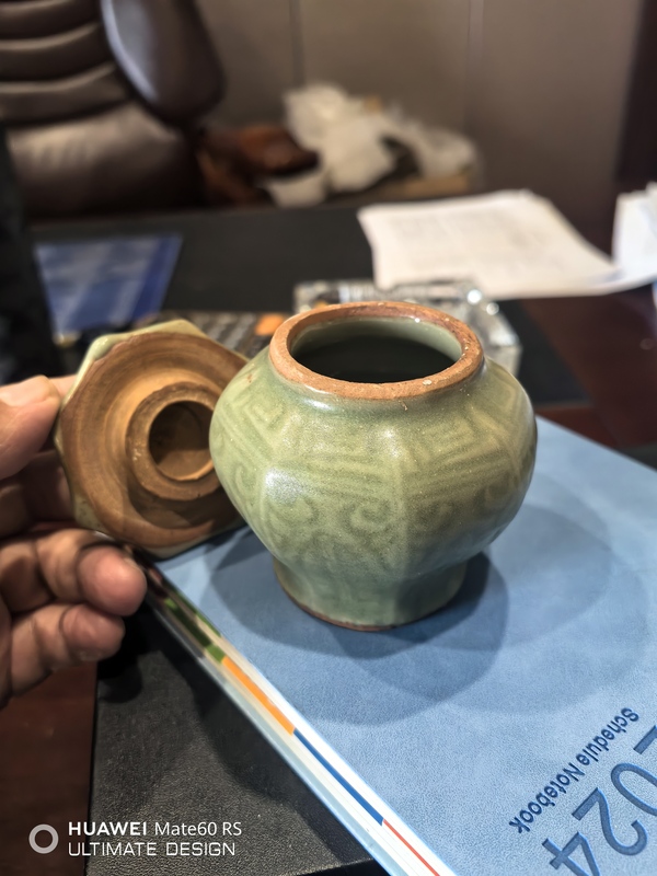古玩陶瓷龍泉青瓷刻花八棱罐拍賣,當前價格21800元