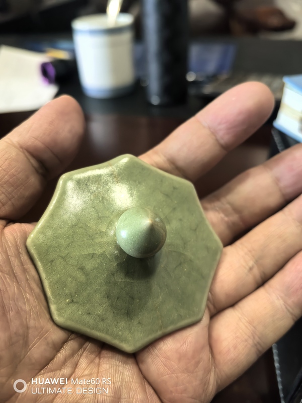古玩陶瓷龍泉青瓷刻花八棱罐拍賣,當前價格21800元