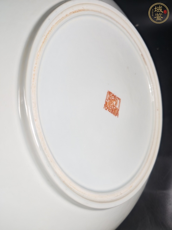 古玩陶瓷墨地粉彩龍鳳紋盤(pán)真品鑒賞圖