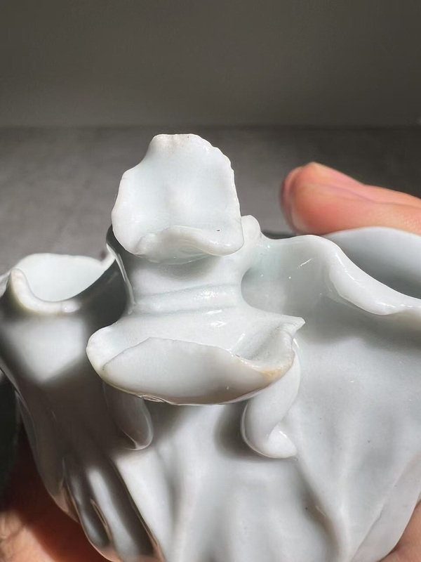 古玩陶瓷（清末民初）白釉荷葉青蛙紋杯（有很高藝術(shù)收藏價值小精品）拍賣，當(dāng)前價格0元