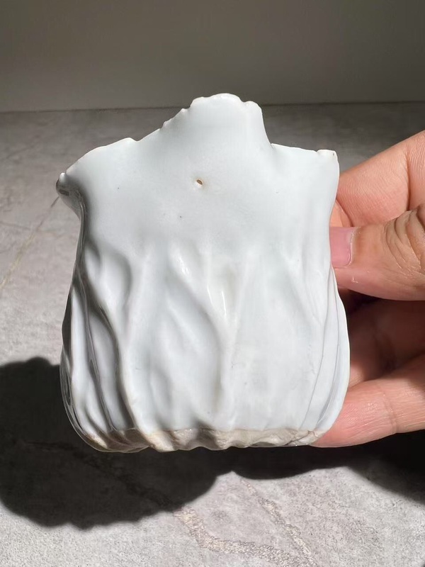 古玩陶瓷（清末民初）白釉荷葉青蛙紋杯（有很高藝術(shù)收藏價值小精品）拍賣，當(dāng)前價格0元