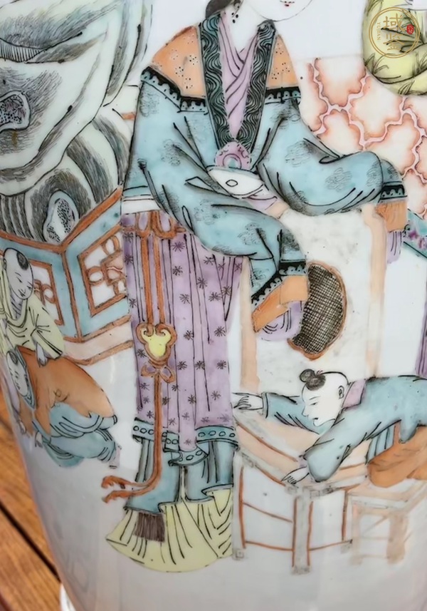 古玩陶瓷淺絳彩人物紋大瓶真品鑒賞圖