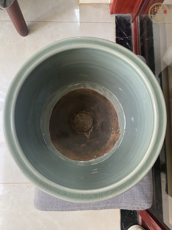古玩陶瓷明早期龍泉窯青柚三足香爐真品鑒賞圖