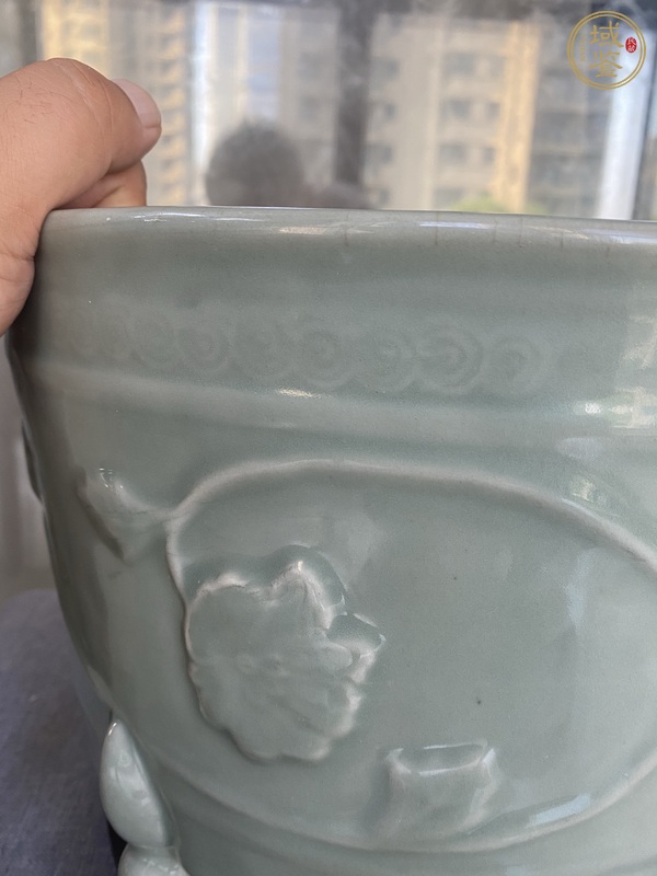 古玩陶瓷明早期龍泉窯青柚三足香爐真品鑒賞圖