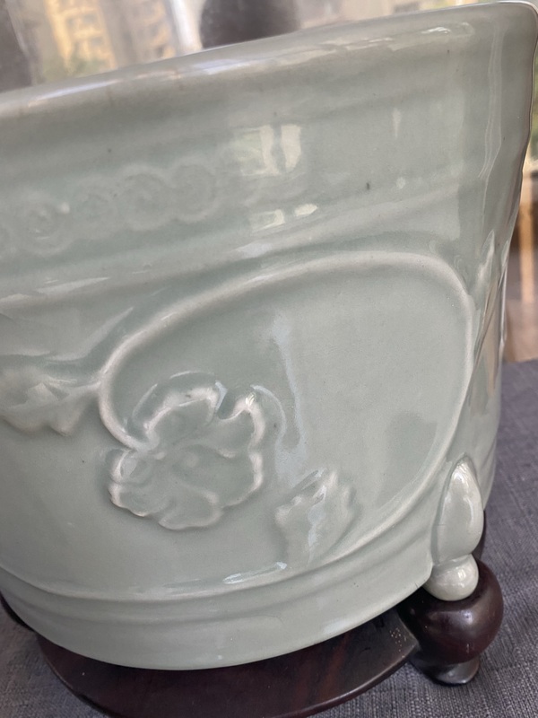 古玩陶瓷明早期龍泉窯青柚三足香爐拍賣，當(dāng)前價格26000元