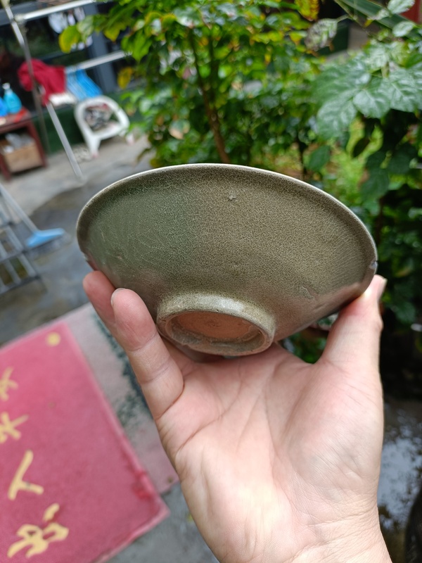 古玩轉(zhuǎn)賣館藏級北宋龍泉青瓷刻花洗拍賣,當(dāng)前價格5800元