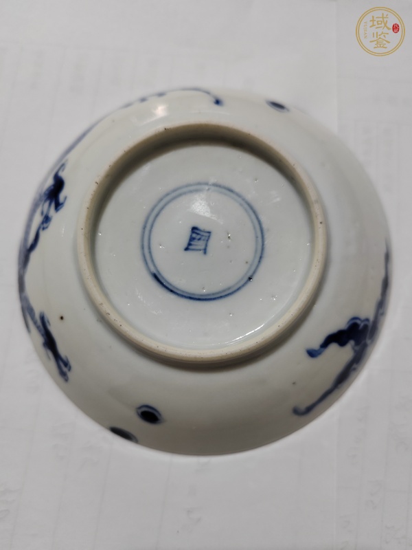 古玩陶瓷過(guò)墻龍紋青花盤真品鑒賞圖
