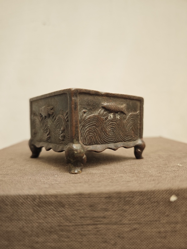 古玩轉(zhuǎn)賣銅爐 宣德爐 明晚期四方琴爐拍賣，當(dāng)前價格180000元