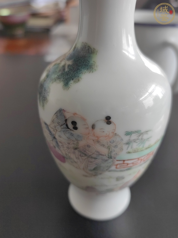 古玩陶瓷嬰戲紋粉彩觀音瓶真品鑒賞圖