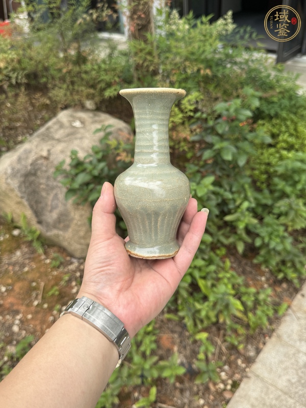 古玩陶瓷龍泉青瓷撇口瓶真品鑒賞圖