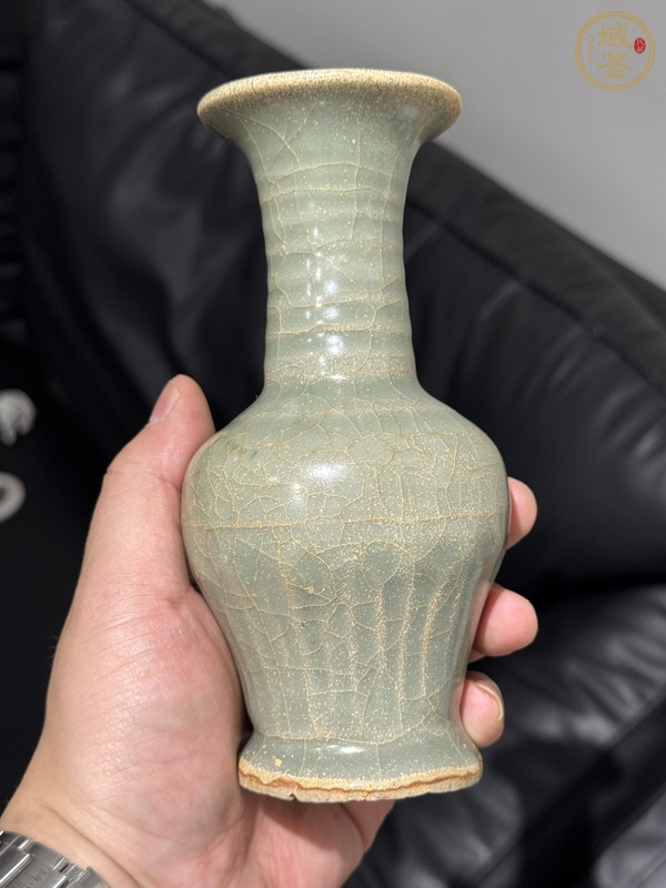 古玩陶瓷龍泉青瓷撇口瓶真品鑒賞圖