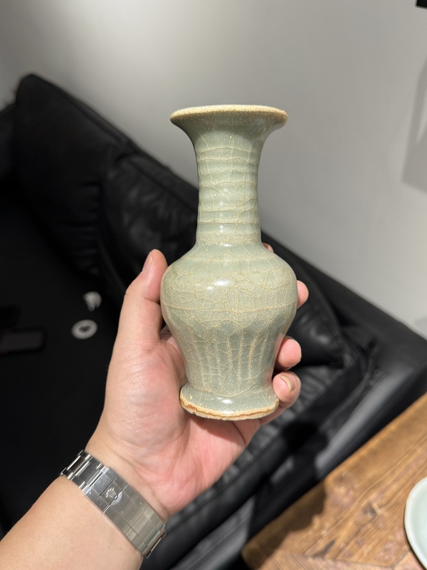 古玩陶瓷龍泉青瓷撇口瓶拍賣,當前價格12000元