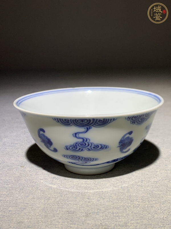古玩陶瓷云蝠紋青花碗真品鑒賞圖