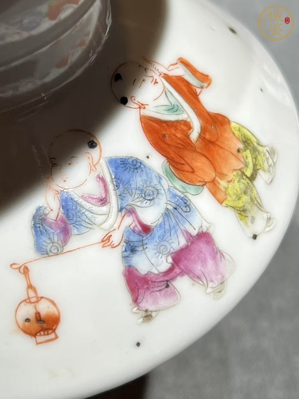 古玩陶瓷粉彩嬰戲?qū)m燈底座真品鑒賞圖
