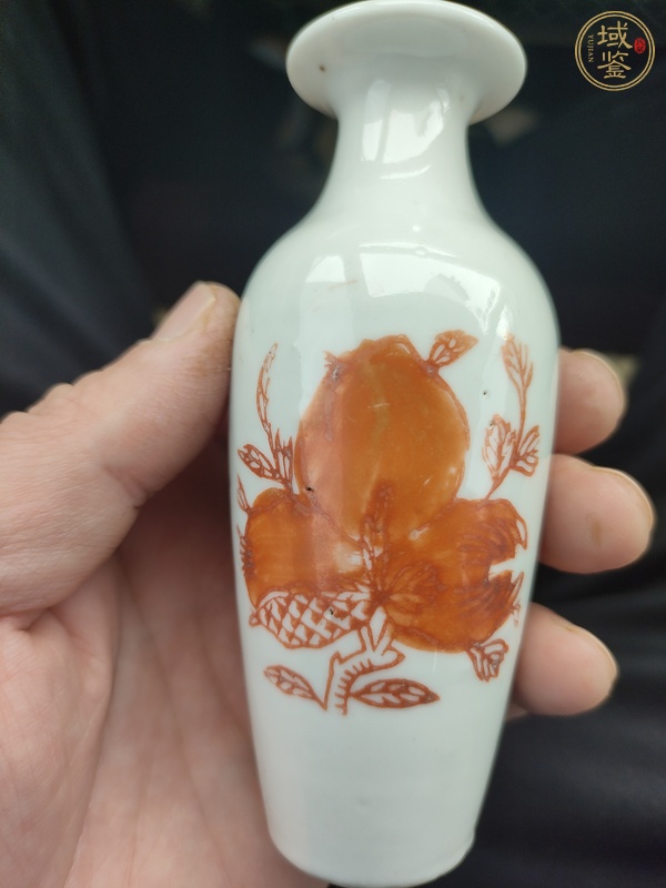 古玩陶瓷礬紅三多紋撇口瓶真品鑒賞圖