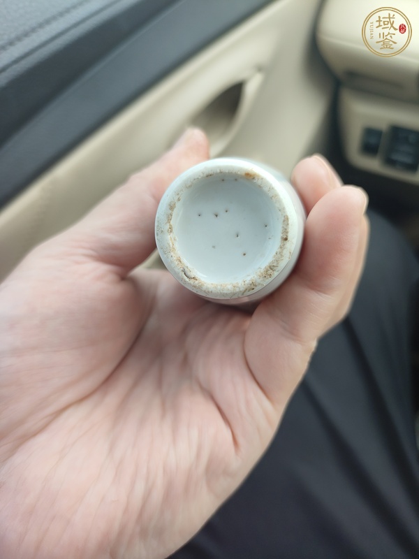 古玩陶瓷礬紅三多紋撇口瓶真品鑒賞圖