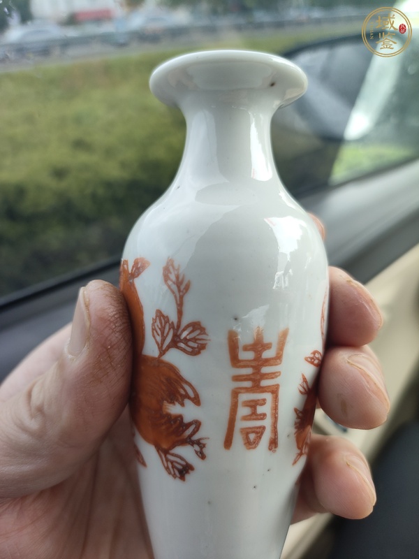 古玩陶瓷礬紅三多紋撇口瓶真品鑒賞圖