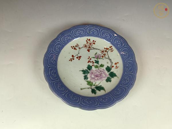 古玩陶瓷十九世紀粉彩花卉紋盤真品鑒賞圖