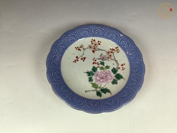古玩陶瓷十九世紀粉彩花卉紋盤真品鑒賞圖