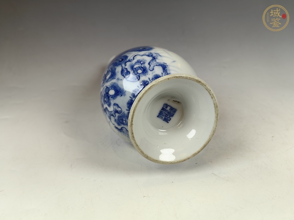 古玩陶瓷民國洞石花卉孔雀紋青花玉米賞瓶真品鑒賞圖