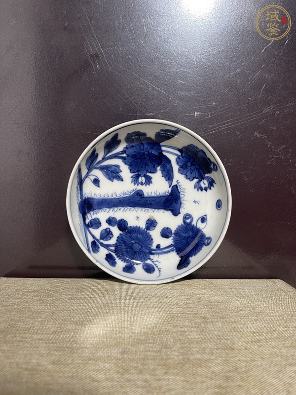 古玩陶瓷青花洞石花卉紋盤真品鑒賞圖