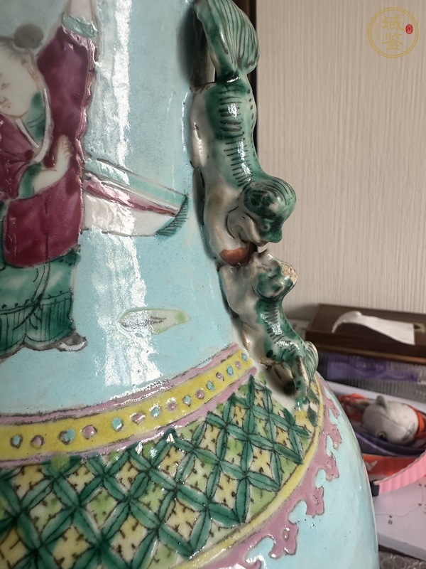 古玩陶瓷人物紋粉彩瓶真品鑒賞圖