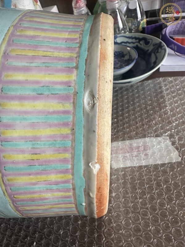 古玩陶瓷人物紋粉彩瓶真品鑒賞圖