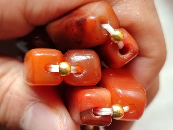 古玩玉器限量包郵天然紅瑪瑙珠串拍賣，當前價格138元