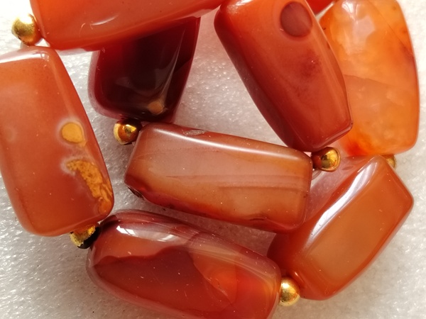古玩玉器限量包郵天然紅瑪瑙珠串拍賣，當前價格138元