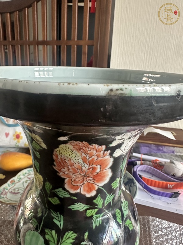 古玩陶瓷墨地五彩花觚真品鑒賞圖