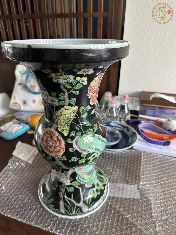 古玩陶瓷墨地五彩花觚真品鑒賞圖