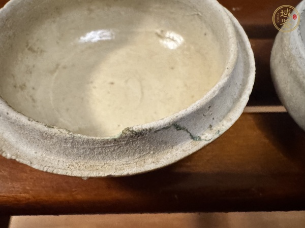 古玩陶瓷青白釉花卉紋粉盒真品鑒賞圖