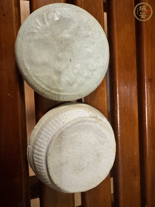 古玩陶瓷青白釉花卉紋粉盒真品鑒賞圖