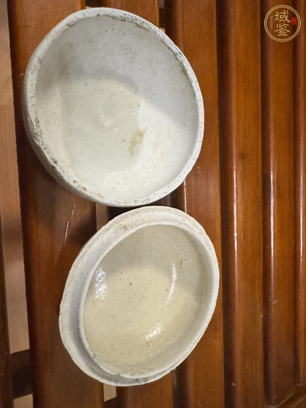 古玩陶瓷青白釉花卉紋粉盒真品鑒賞圖