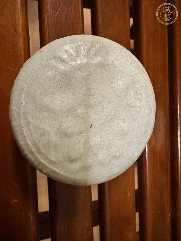 古玩陶瓷青白釉花卉紋粉盒真品鑒賞圖