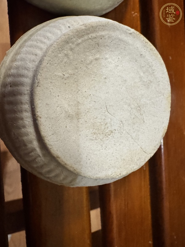 古玩陶瓷青白釉花卉紋粉盒真品鑒賞圖