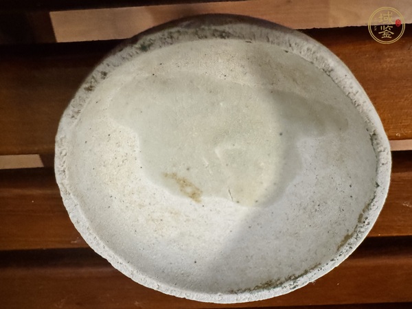 古玩陶瓷青白釉花卉紋粉盒真品鑒賞圖
