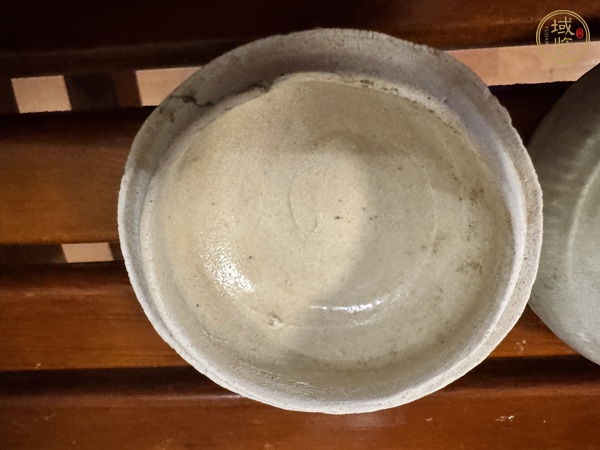 古玩陶瓷青白釉花卉紋粉盒真品鑒賞圖