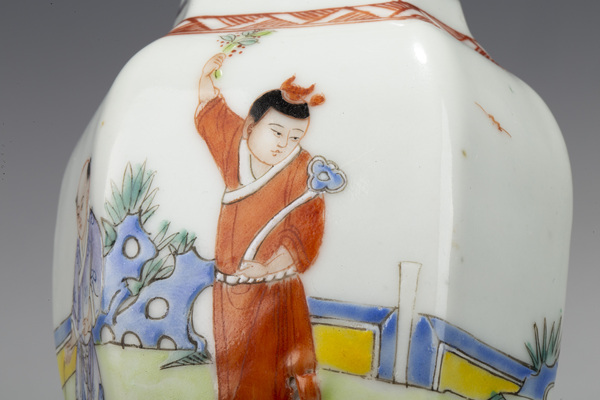 古玩陶瓷民國(guó)·粉彩仕女教子圖六方小瓶拍賣，當(dāng)前價(jià)格0元