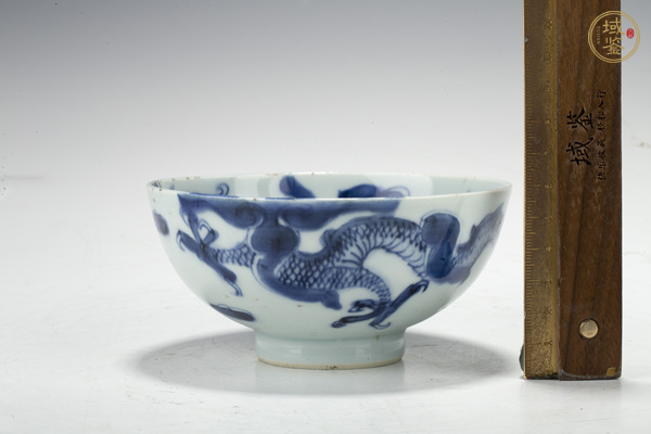 古玩陶瓷清早·青花過墻龍紋碗真品鑒賞圖